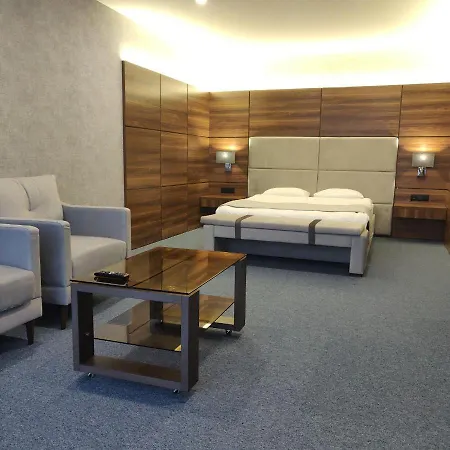 Zefir Hotel *